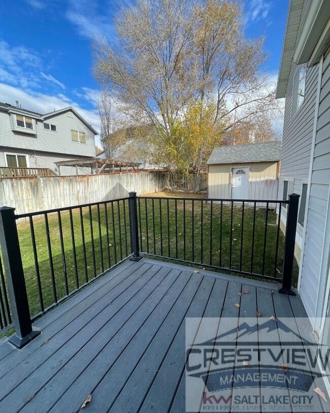 Building Photo - Must See!! 4 bedrooms 2 baths house in Layton!