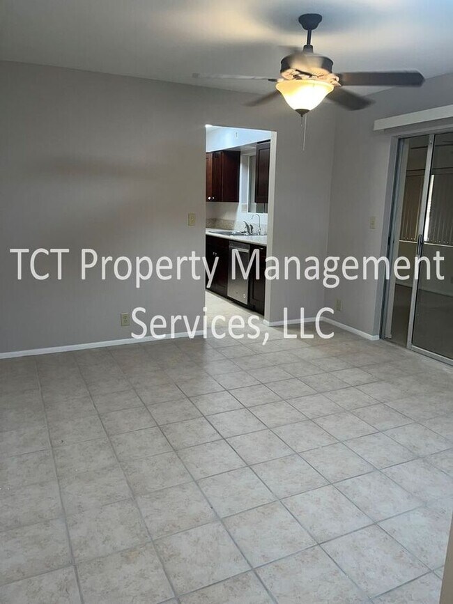 Building Photo - 55+ Community! 2 Bedroom Home