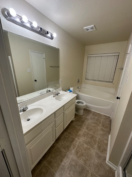 Building Photo - 1324 Sierra Blanca Dr