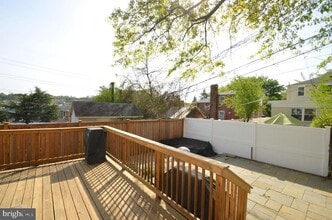 Building Photo - 3723 S Four Mile Run Dr