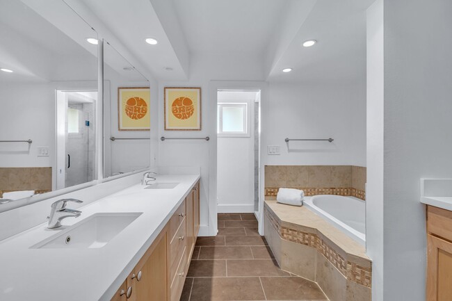 Building Photo - Mid-century modern home in Arcadia with pr...