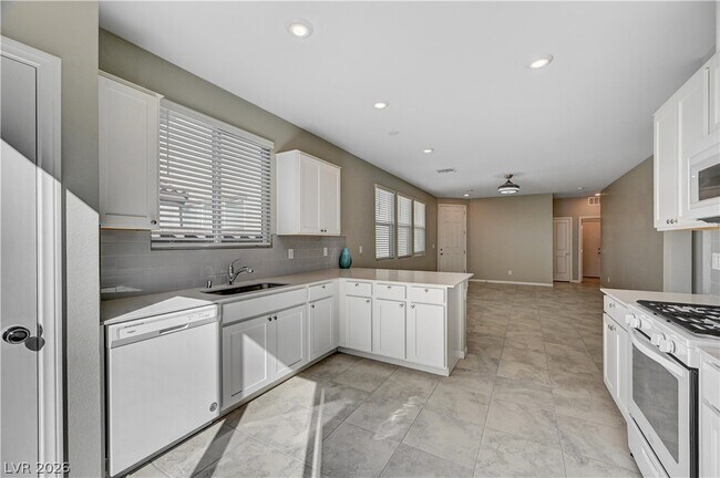 Building Photo - 4275 Tarim St