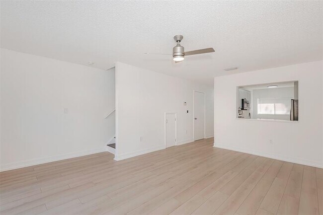 Building Photo - 9481 Palm Cir