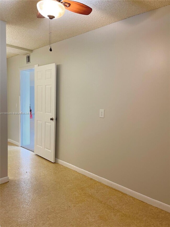 Building Photo - 1721 Whitehall Dr