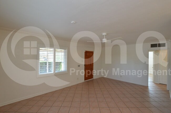 Building Photo - 1402 W Glenrosa Ave