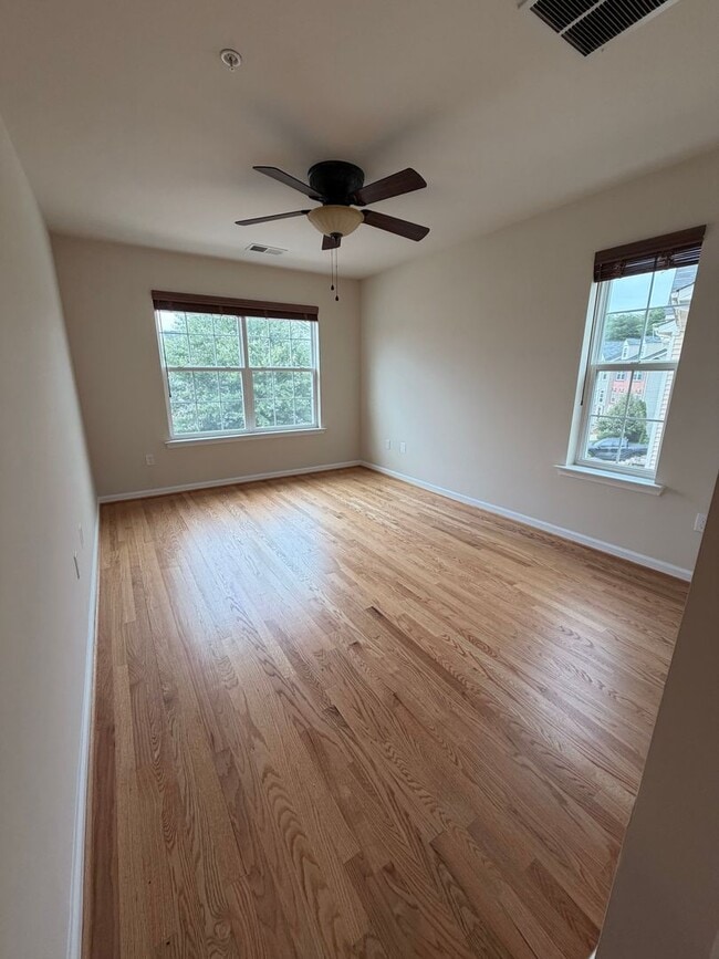 Building Photo - Mockingbird Cr Townhouse Available!!!