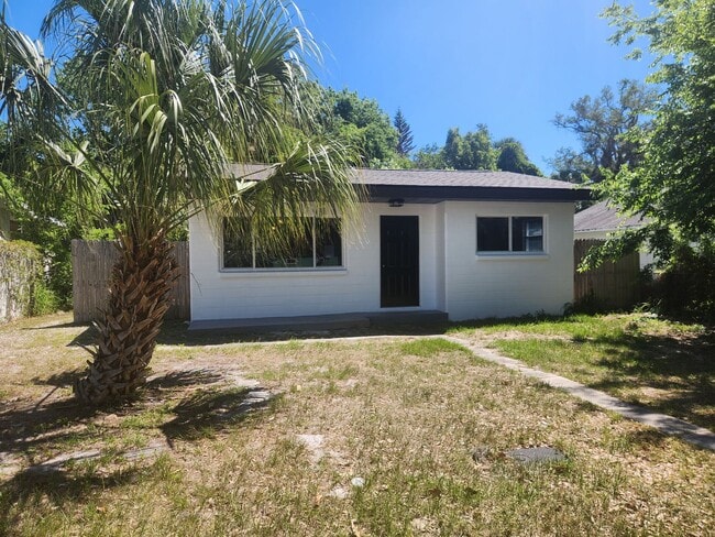 Building Photo - Charming 2 bedroom 1 bathroom Holly Hill home