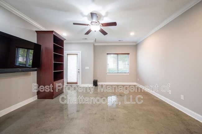 Building Photo - 3111 St Elmo Ave