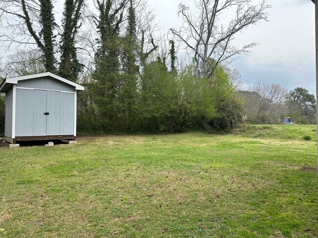 Building Photo - Cozy Home with a Spacious Back Yard in Garner!
