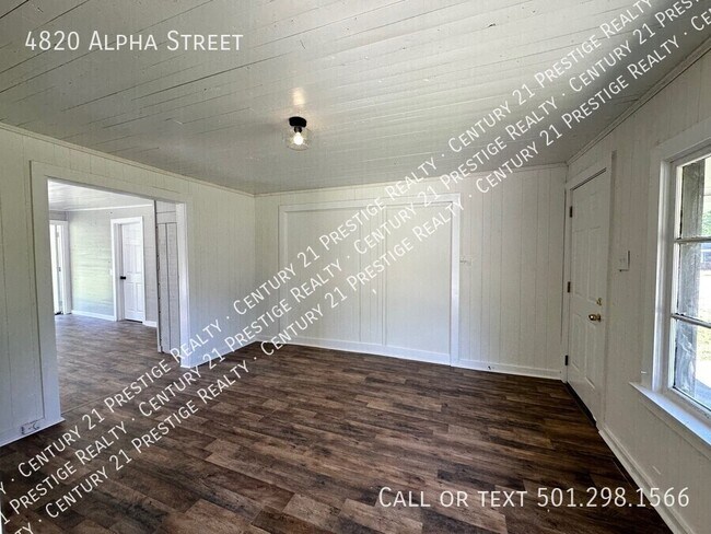 Building Photo - 4820 Alpha St