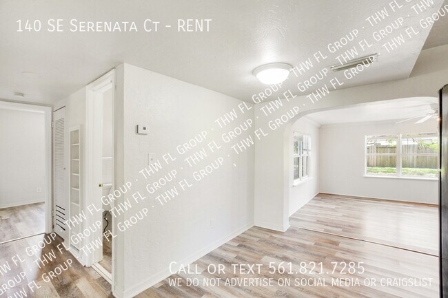 Building Photo - 140 SE Serenata Ct