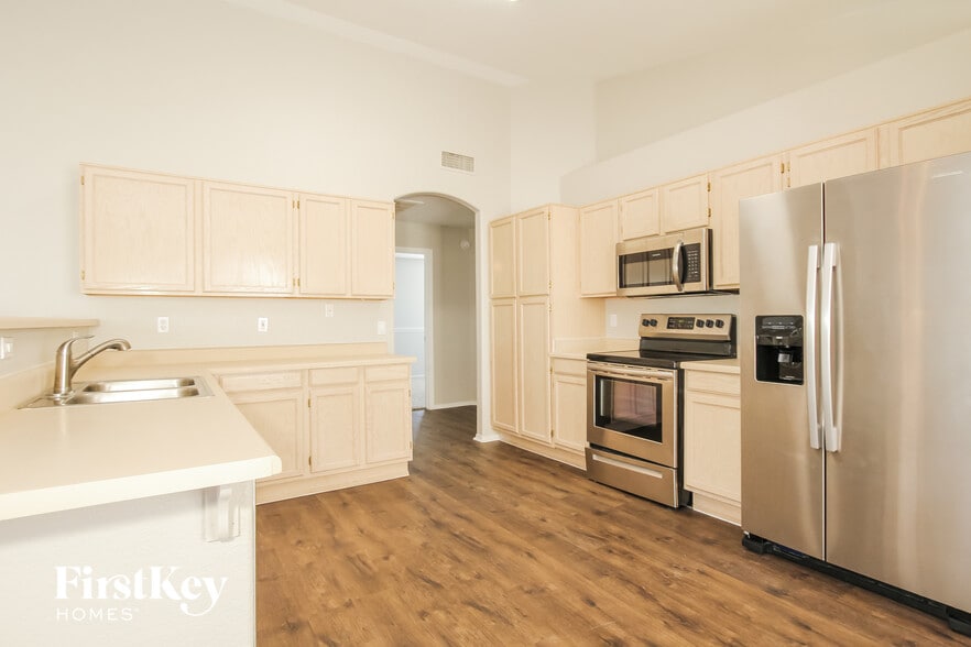 Building Photo - 14915 N 86th Dr