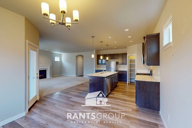 Building Photo - Beautiful 3 bedroom, 2.5 bath, 2-story home in Steilacoom Ridge
