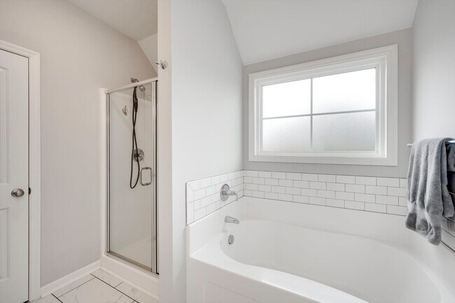 Building Photo - 858 Goodale Dr