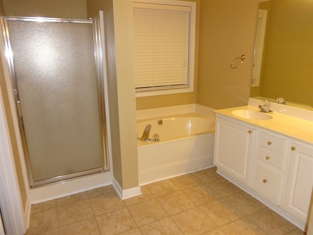 Building Photo - 7055 Shady Oak Ln