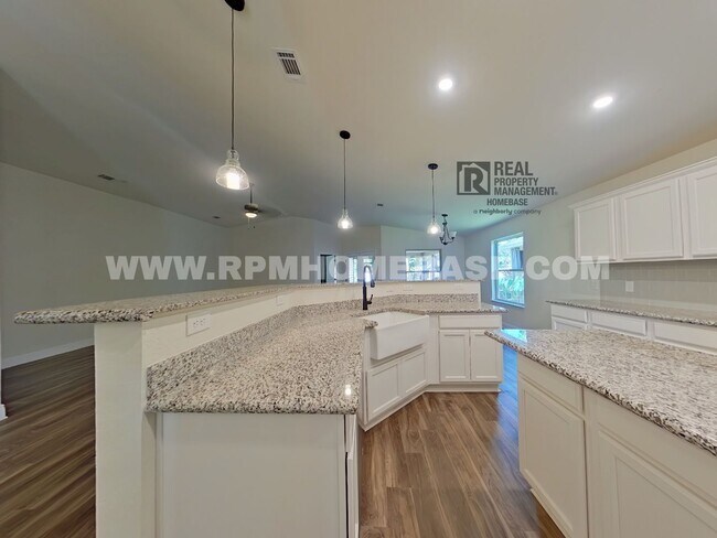 Building Photo - 5137 Peach Dr