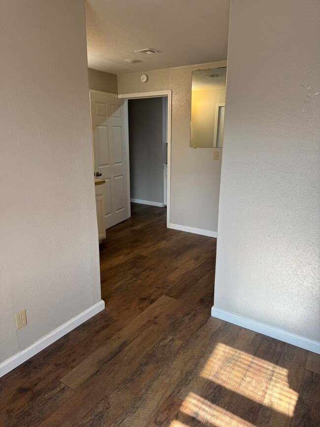 Building Photo - 211 S Choctaw