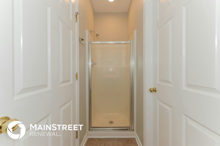 Building Photo - 4420 Benchmark Dr