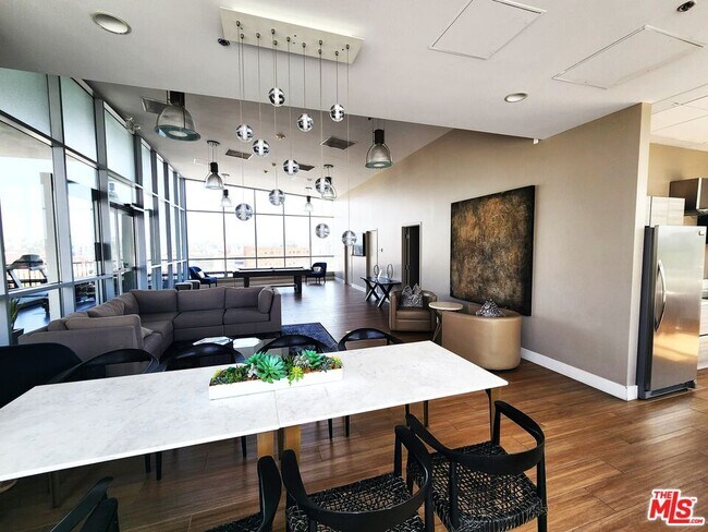 Building Photo - 3785 Wilshire Blvd