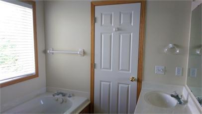 Building Photo - Gorgeous 5 Bedroom, 3 Bath Home in Plymouth - Unbeatable location! Available 9/10!