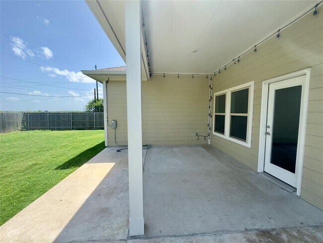 Building Photo - 1520 Hunter's Rd