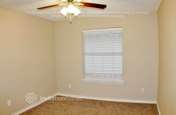 Building Photo - 1633 Summers Dr