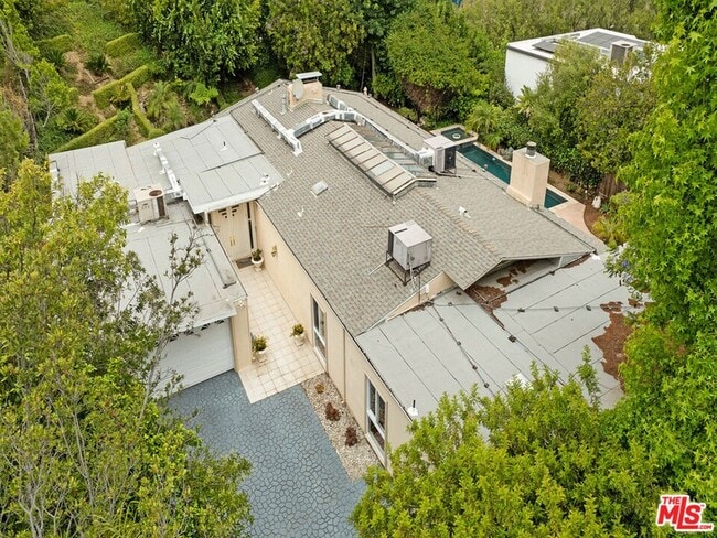 Building Photo - 3835 Sapphire Dr