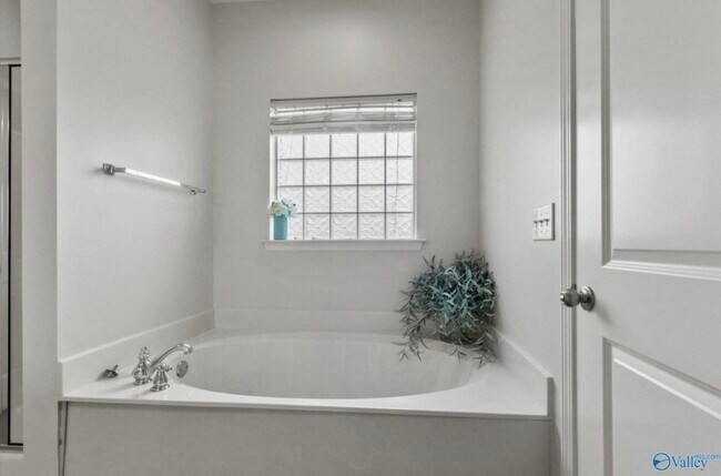 Building Photo - 22 Maple Grove Blvd SW