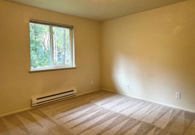 Building Photo - Silverdale - Chico Way neighborhood 3 bedroom duplex now available