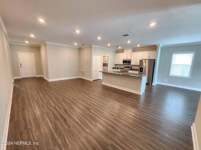 Building Photo - 2599 Lantana Ln
