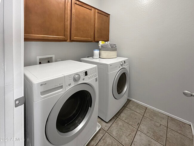 Building Photo - 3078 S Southwind Dr