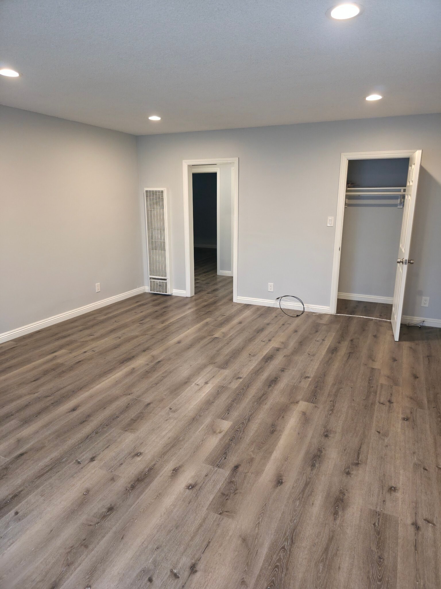 Building Photo - 3870 La Salle Ave