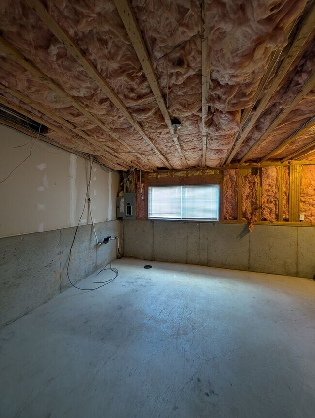 Building Photo - 322 Caribou Ln