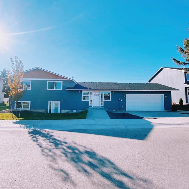 Primary Photo - 2818 S Marcus Ln