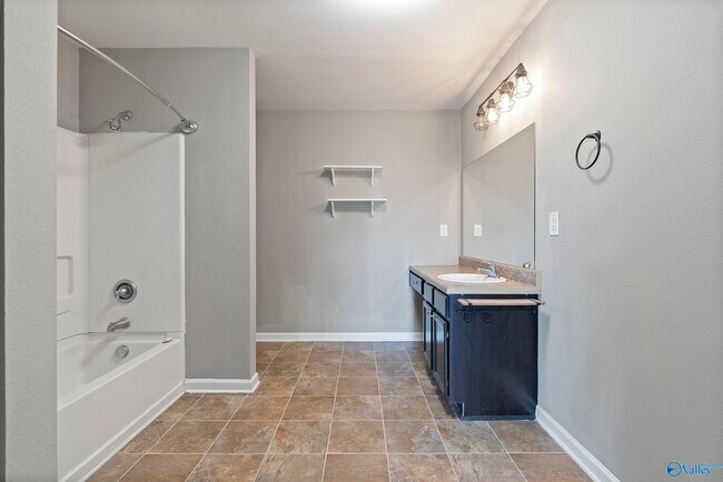 Building Photo - 271 Bermuda Lakes Dr