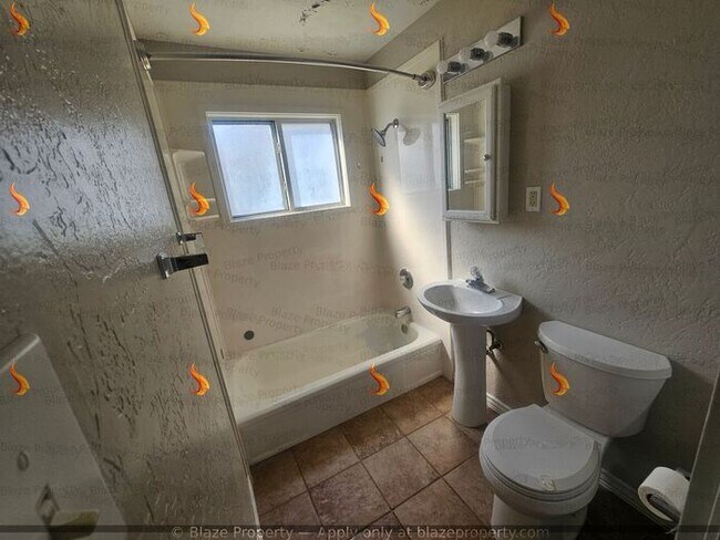 Building Photo - 2 bed 1 bath Cottage style home for rent