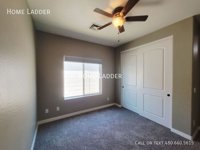 Building Photo - 9030 S 10th Dr