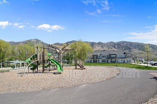 Building Photo - 281 W 1150 N