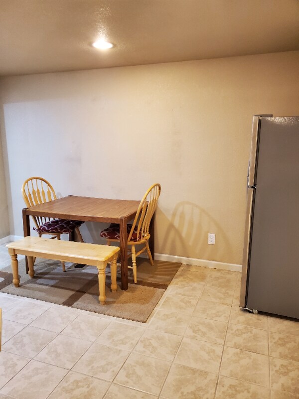 Building Photo - 2532 Iowa Dr