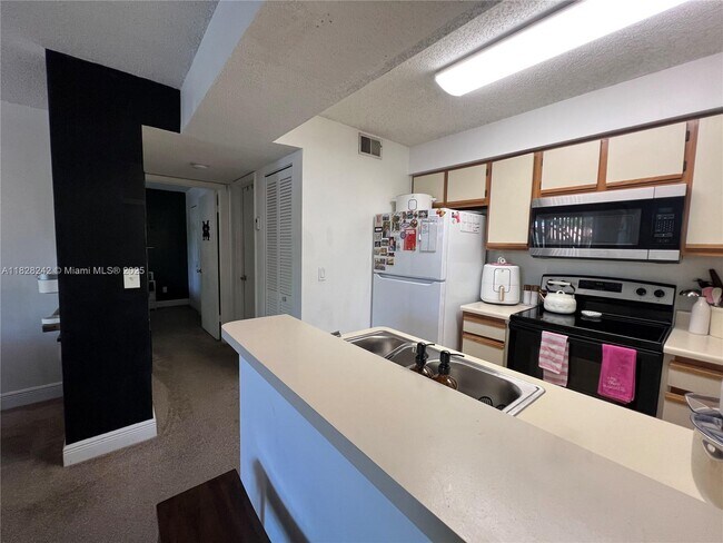 Building Photo - 1227 SW 46th Ave