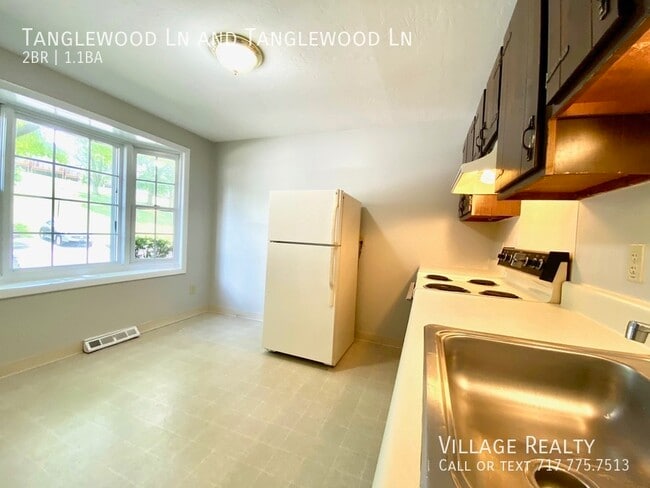 Building Photo - 442 Tanglewood Ln