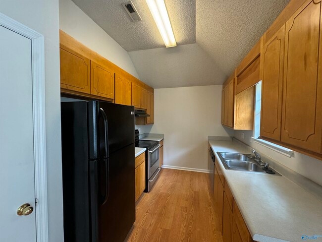 Building Photo - 104 Maple Valley Dr