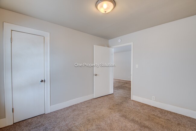 Building Photo - 7005 Broadway