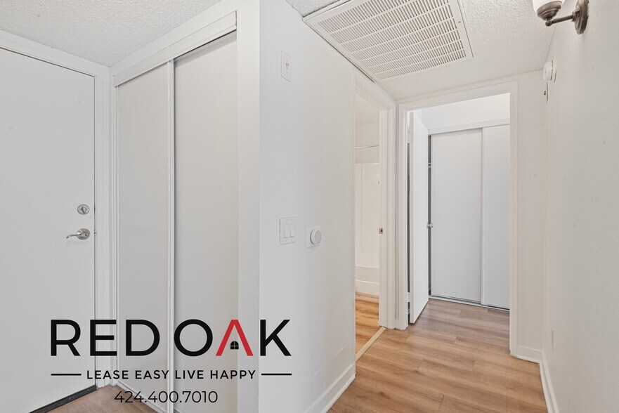 Building Photo - 11817 Victory Blvd