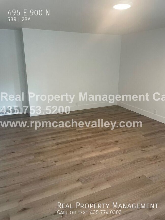 Building Photo - 495 E 900 N