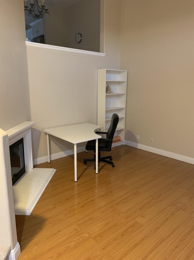 Building Photo - 281 Camphor Pl