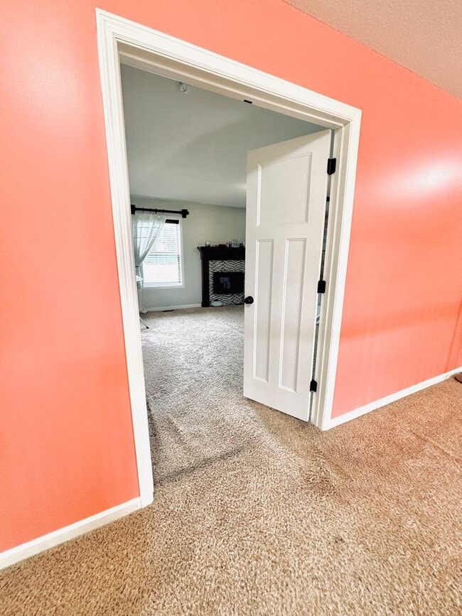 Building Photo - ONE OF A KIND 5bed/4bath!  *HOME THEATER* ...