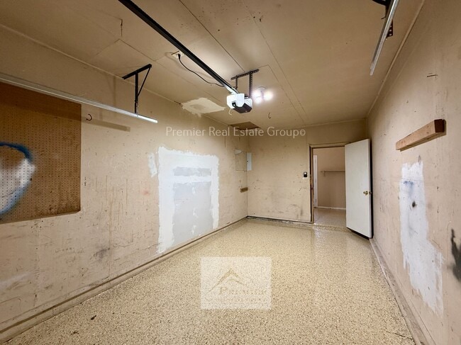 Building Photo - 1205 Hallam Ave