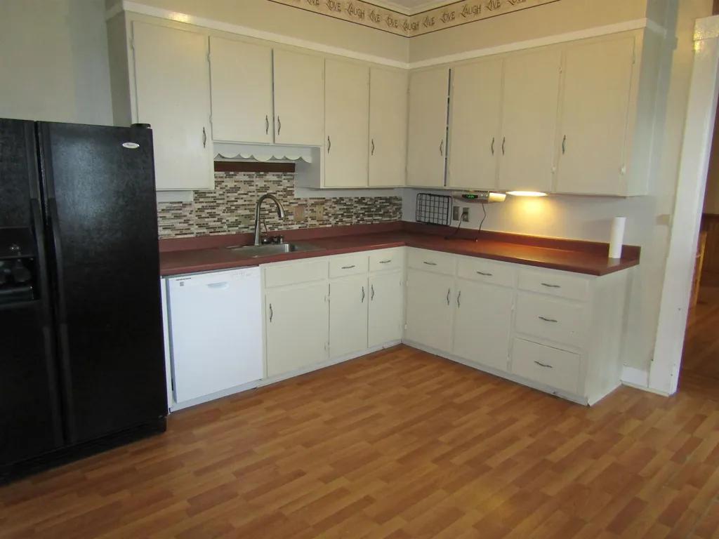 Kitchen - 16 Park St