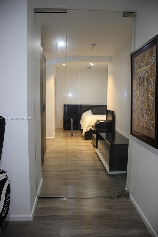 Building Photo - 801 S Miami Ave